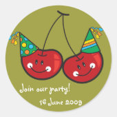 マンガの生意気なさくらんぼとパーティー帽子誕生日 ラウンドシール (正面)