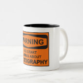 マンガ警告グラフィーについて話し始めるかもしれない ツートーンマグカップ (正面右)