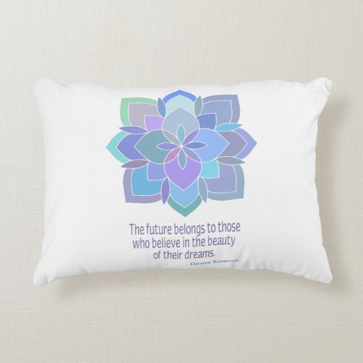 マンダラエレノールルーズベルト美しい引用文 アクセントクッション (正面)