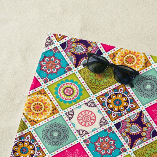 マンダラカラフルロッコアートビーチスタイル ビーチタオル (インサイチュ)