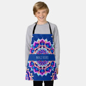 マンダラバイオレットピンク幾何学模様 エプロン (着用した状態)