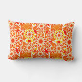 マンダラパターン、コーラルオレンジと金ゴールド ランバークッション (裏面)