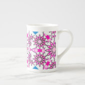 マンダラパターン,ホットピンク,白黒 ボーンチャイナマグカップ (右)