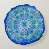 マンダラホワイト輪郭ブルーウォーター色 –  ラウンドクッション (裏面)