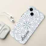 マンダラモダンダスティブルースクリプト iPhone 15ケース<br><div class="desc">とモダンあなたがパーソナライズすることができるスクリプトフォントと埃っぽい青い色のパレットの電話ケースでシックなマンダラ。</div>