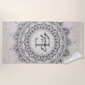 マンダラ名モノグラムモノクロライトグレー ビーチタオル (正面)