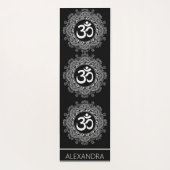 マンダラ白黒Omシンボル名パーソナライズされた ヨガマット (裏面)