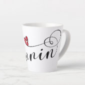 マンニン、マン国旗のハート、マンクス カフェラテマグ (右アングル)