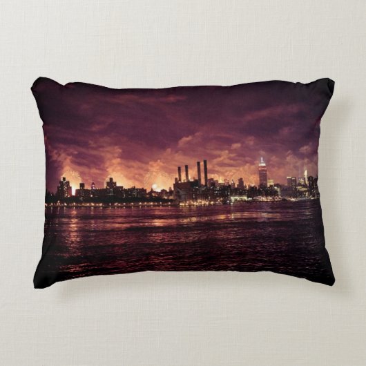 マンハッタンの後ろの7月4日の花火 アクセントクッション (正面)