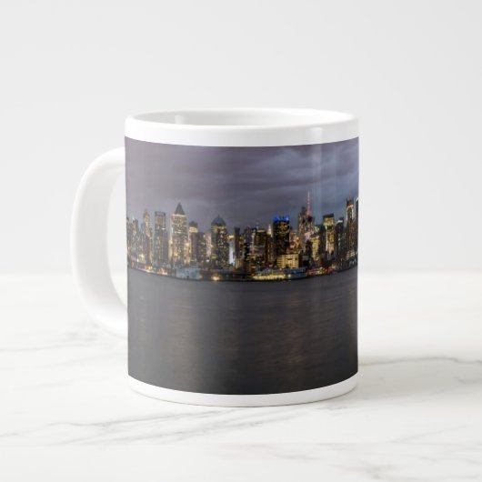 マンハッタンの早い夕べの全景 ジャンボコーヒーマグカップ (正面左)