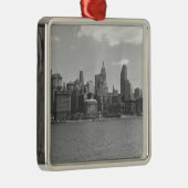 マンハッタンニューヨーク米国B&Wのスカイライン メタルオーナメント (右)