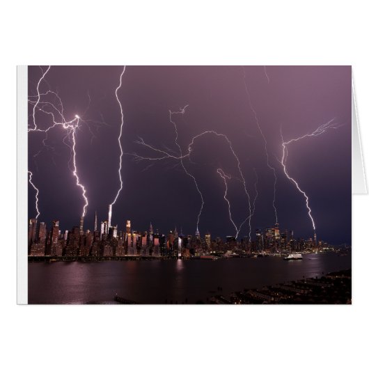 マンハッタン（NYC）で発生した雷嵐 (正面横)