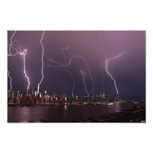 マンハッタン(NYC)の上空の雷嵐 フォトプリント (正面)
