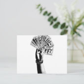 マンハンドホールディングドル紙幣マネーアート ポストカード (スタンド正面)