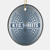 マンホールがクイーンズを覆う セラミックオーナメント (左)