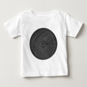 マンホールは黒い大理石を覆う ベビーTシャツ