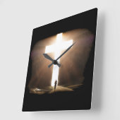 マン·ランニングトゥ·キリ白熱［赤熱］光を放つスト教十字架 スクエア壁時計 (傾斜)