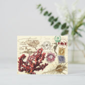 マークと切手を添えた海洋生物コラージュ ポストカード (スタンド正面)