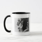 マーサーに乗ったドライバーがアスター杯の写真に マグカップ (左)