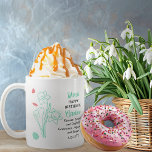 マーチ・ダフォディル | アクアマリン誕生日キープサケ コーヒーマグカップ<br><div class="desc">3月は実際に2つの花と2つの宝石を持っている誕生日のお祝いの月のための花 – ヨンクイルとダッフォジル；宝石 – アクアマリンとジャスパー。このデザインは水仙の美しいを特徴とする。このデザインは、花と宝石を特徴とし、受賞者の名前はアクアマリン色で、宝石はジャスパー色で宝石と並んでいる。私たちは、受信者の名前、月の花と宝石の記述子、受信者の誕生日と一緒に「ハッピーバースデー」挨拶と組んだ。他の月のデザインを使用した製品は、別売り当店で利用可能。</div>