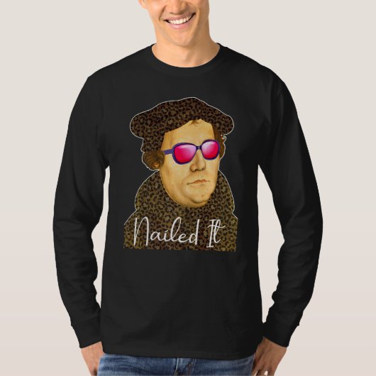 マーティン・ルーサーの衣装が釘付けになった Tシャツ (正面)