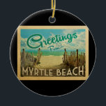 マートルビーチヴィンテージトラベル セラミックオーナメント<br><div class="desc">このGreetes From Myrtleビーチヴィンテージはがきデザインは、美しいターコイズ海水と海の上に砂色のビーチ、波打つ白い雲の青い空を特徴としている。ヴィンテージ旅行スタイル。</div>