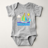 マートルビーチ、SCキュート帆船、サンシャインとカモメ ベビーボディスーツ (正面)