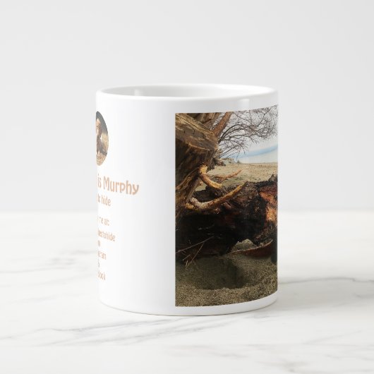 マーフィーがマグカップを覗く ジャンボコーヒーマグカップ (正面)