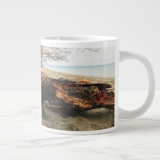 マーフィーがマグカップを覗く ジャンボコーヒーマグカップ (右)