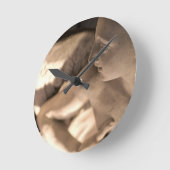 マーブルエンジェル彫刻プリント ラウンド壁時計 (傾斜)