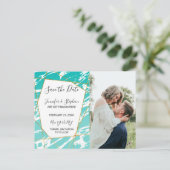 マーブル シー・フォー ティール ゴールド ジオメトリック セーブ・ザ・デート 案内ポストカード (スタンド正面)