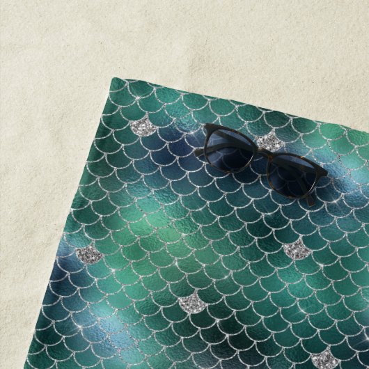 マーメイドシルバーティール（緑がかった色）海グリッツ ビーチタオル (インサイチュ)