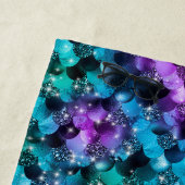 マーメイドスキンティール(緑がかった色)シルバーフェイクグリッターモノグラム ビーチタオル (インサイチュ)