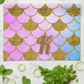 マーメイドスケールパターンパープル金ゴールドグリッターイニシャル キッチンタオル (折り畳み)