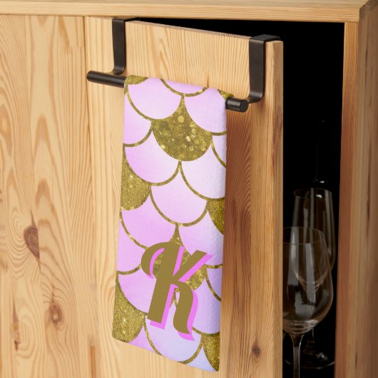 マーメイドスケールパターンパープル金ゴールドグリッターイニシャル キッチンタオル (三つ折り)