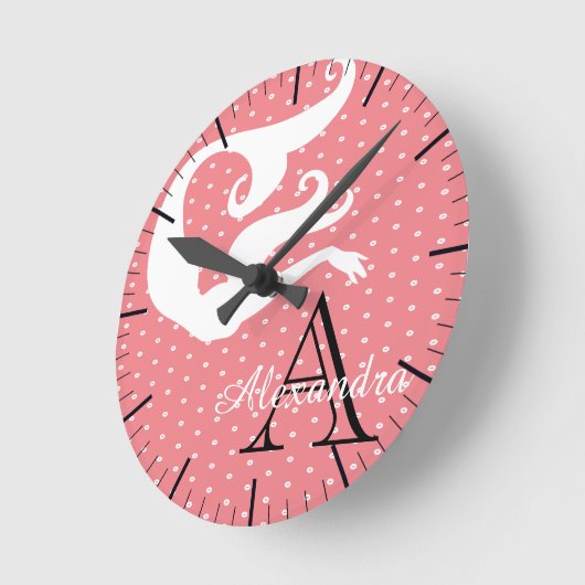 マーメイドパーソナライズされたホワイトコーラルサーモンモノグラム ラウンド壁時計 (傾斜)