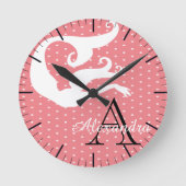 マーメイドパーソナライズされたホワイトコーラルサーモンモノグラム ラウンド壁時計 (正面)