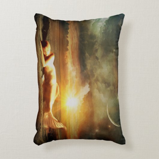 マーメイドムーンビーチと海ブラウングリーン金ゴールド アクセントクッション (正面(垂直))