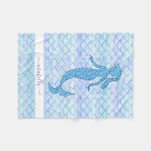 マーメイド尾水色ブルースケールパターンと名前 フリースブランケット (正面(横))