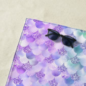 マーメイド皮膚ティール(緑がかった色)銀フェイクグリッターモノグラム ビーチタオル (インサイチュ)