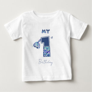 マーメカラフルーはかりで測ド小さな女の子1歳 ベビーTシャツ