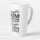 マ独身のマ数々の・タスク忍者 カフェラテマグ (右アングル)