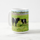 ミイラとベビーガロウェイ牛、コーヒーマグ コーヒーマグカップ (正面左)