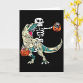 ミイラに乗られたスケルトンのティラノサウルス ハロウィン カード (黄色い花)