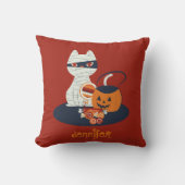 ミイラに変装したハロウィーンの黒猫 クッション (正面)