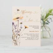 ミイラに野生の花の黄色のベージュの赤ちゃんシャワー 招待状 (スタンド正面)