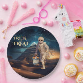 ミイラを扱うハロウィーントリック ペーパープレート (パーティー)