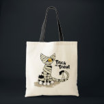 ミイラ猫のトリックオアトリート – ハロウィーンバッグ トートバッグ<br><div class="desc">トリックまたはトリートバッグに最適なハロウィーントートバッグをトリートオアまたはトリートメント！可愛いミイラ猫とトリックオアトリートの言葉が登場！祝スタイル!右のパネ忘れルを使ってバッグのスタイルを変更できないこと！デザイン© L Mロビンソン</div>