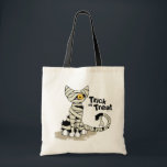 ミイラ猫のトリックオアトリート – ハロウィーンバッグ トートバッグ<br><div class="desc">トリックまたはトリートバッグに最適なハロウィーントートバッグをトリートオアまたはトリートメント！可愛いミイラ猫とトリックオアトリートの言葉が登場！祝スタイル!右のパネ忘れルを使ってバッグのスタイルを変更できないこと！デザイン© L Mロビンソン</div>