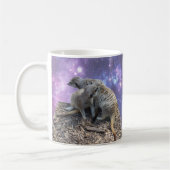 ミイラ・メルカットと彼女の子犬 コーヒーマグカップ (左)